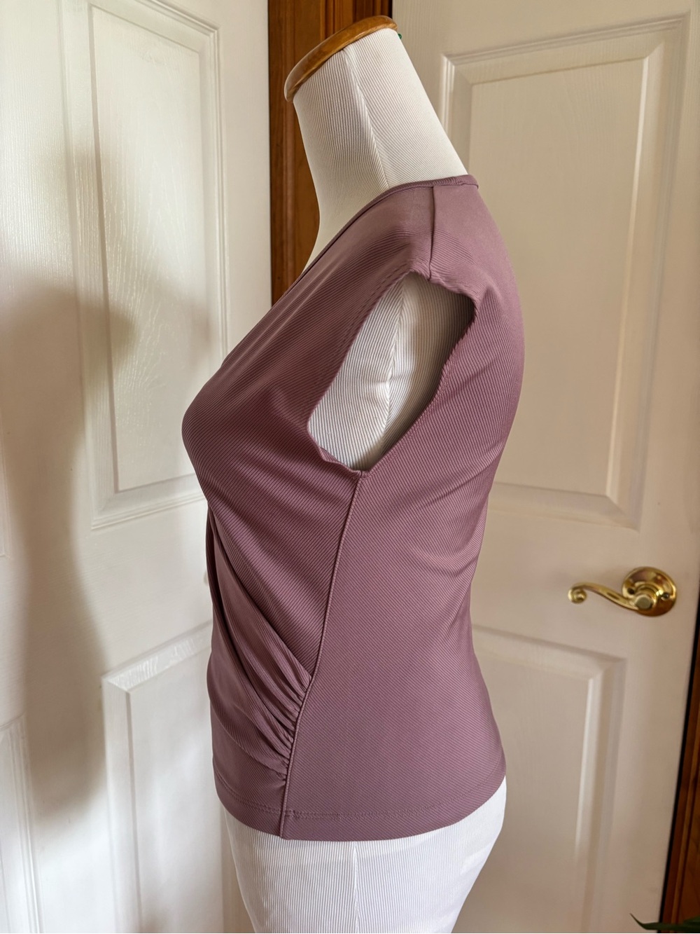 Athleta Bayview Tee XS Short Sleeve Scoop Neck Top in Mauve - Picture 4 of 9